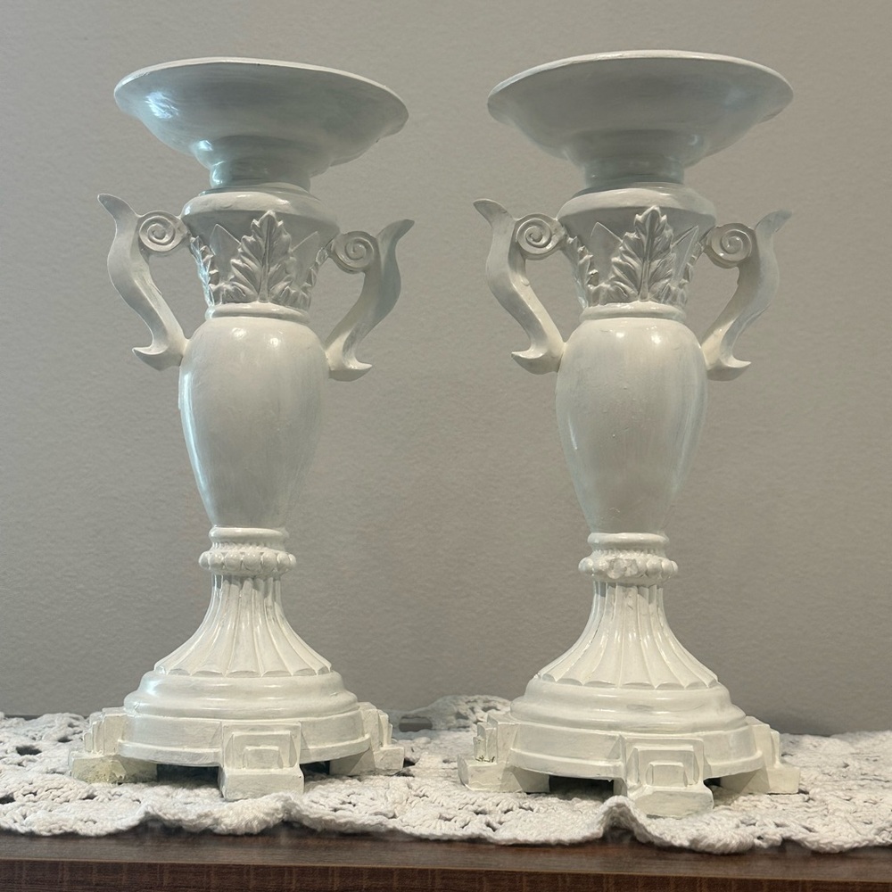 Vintage!  Elegant Leaf White Candle Sticks Set 🕯️ 🕯️
